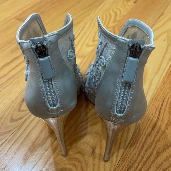 **BCBGMAXAZRIA ICE BLUE BEADED/LACE/SATIN HEELS 8 - Picture 11 of 13